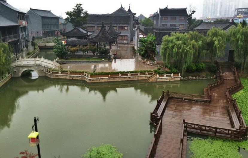 高腰紧身裤搭配黑色小香风上衣，时尚性感，你觉得呢？游戏画面